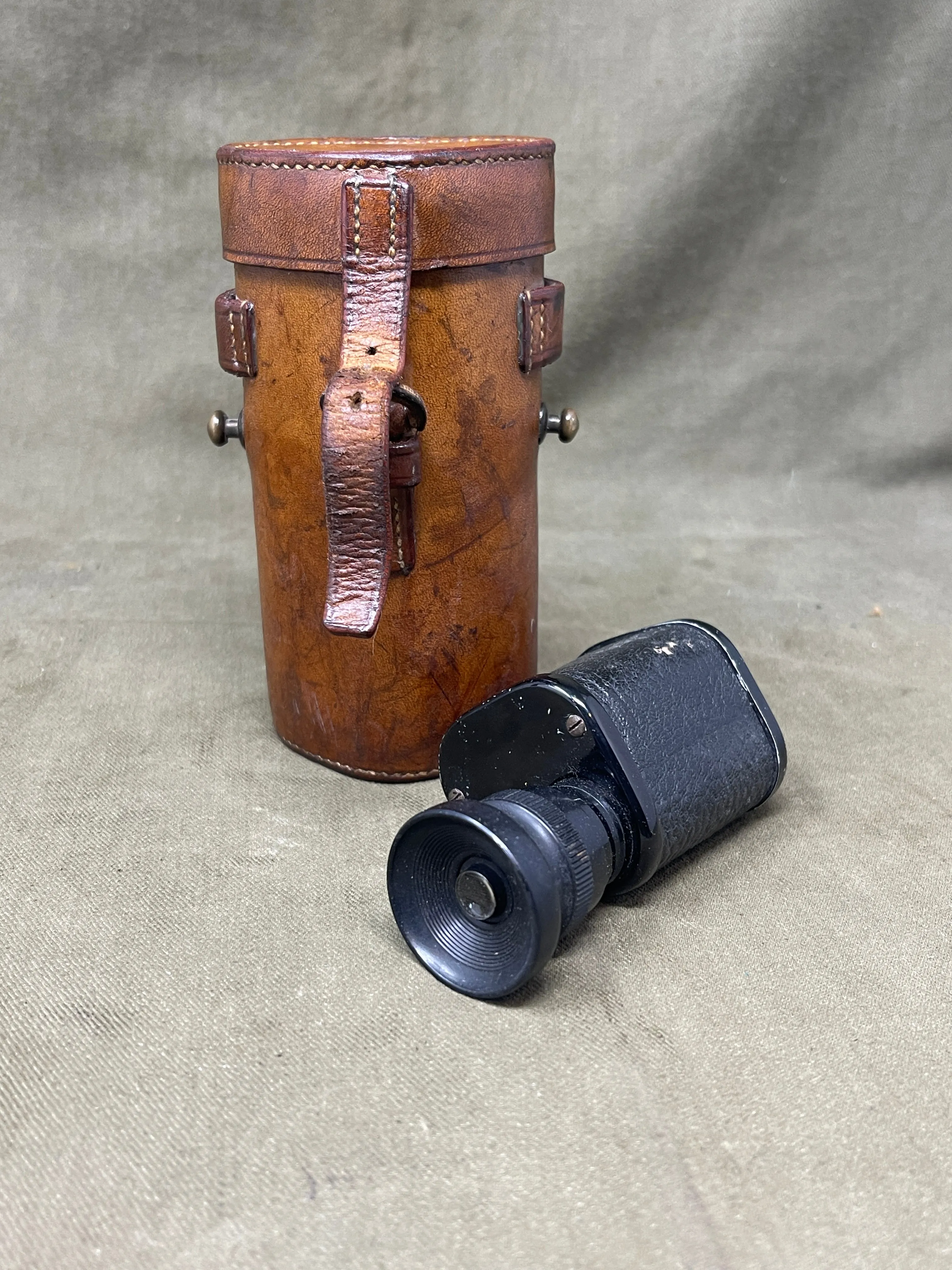 WW2 British Army  Graticued Prismatic x 6 Monocular & Leather Case