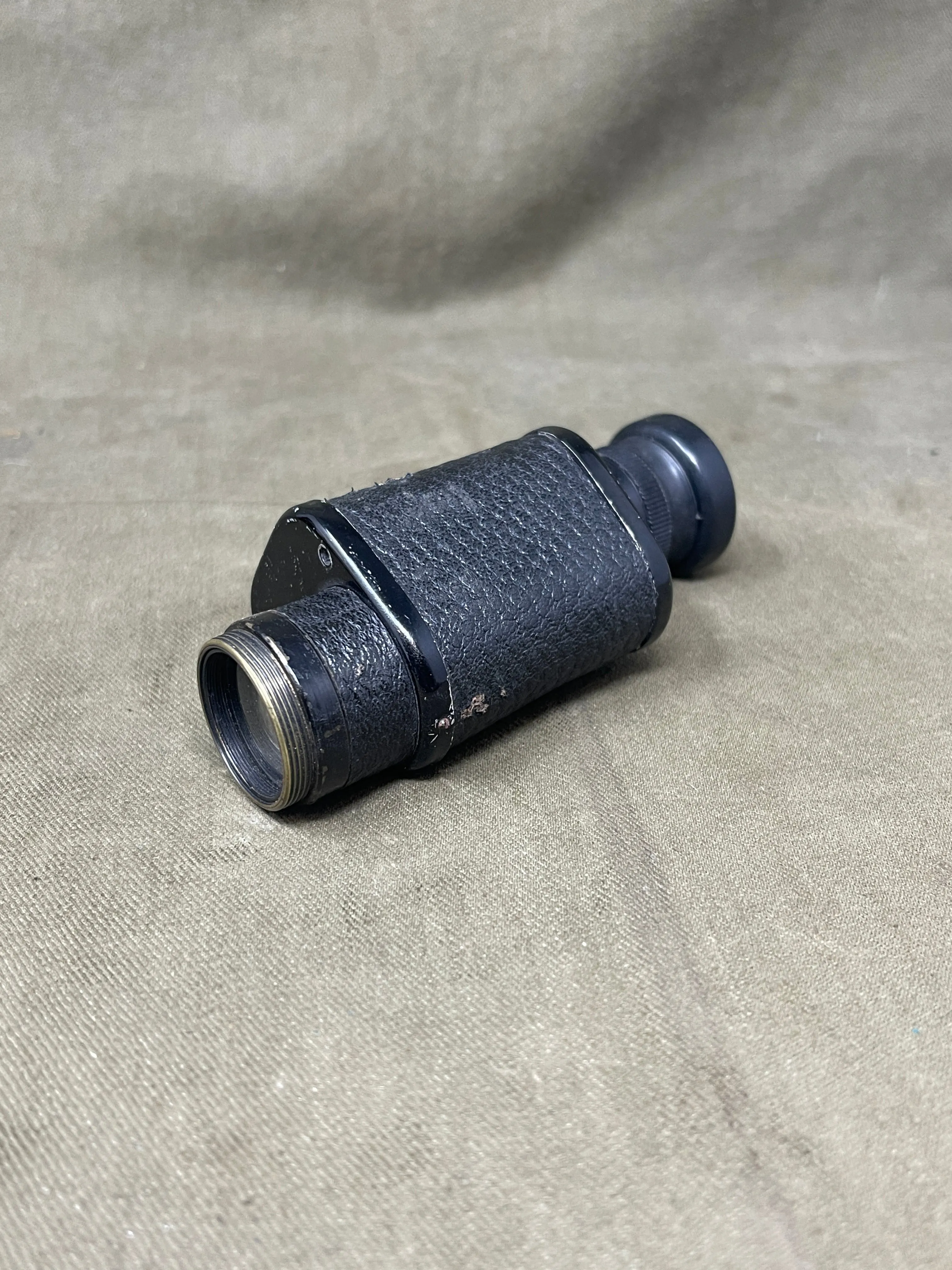 WW2 British Army  Graticued Prismatic x 6 Monocular & Leather Case