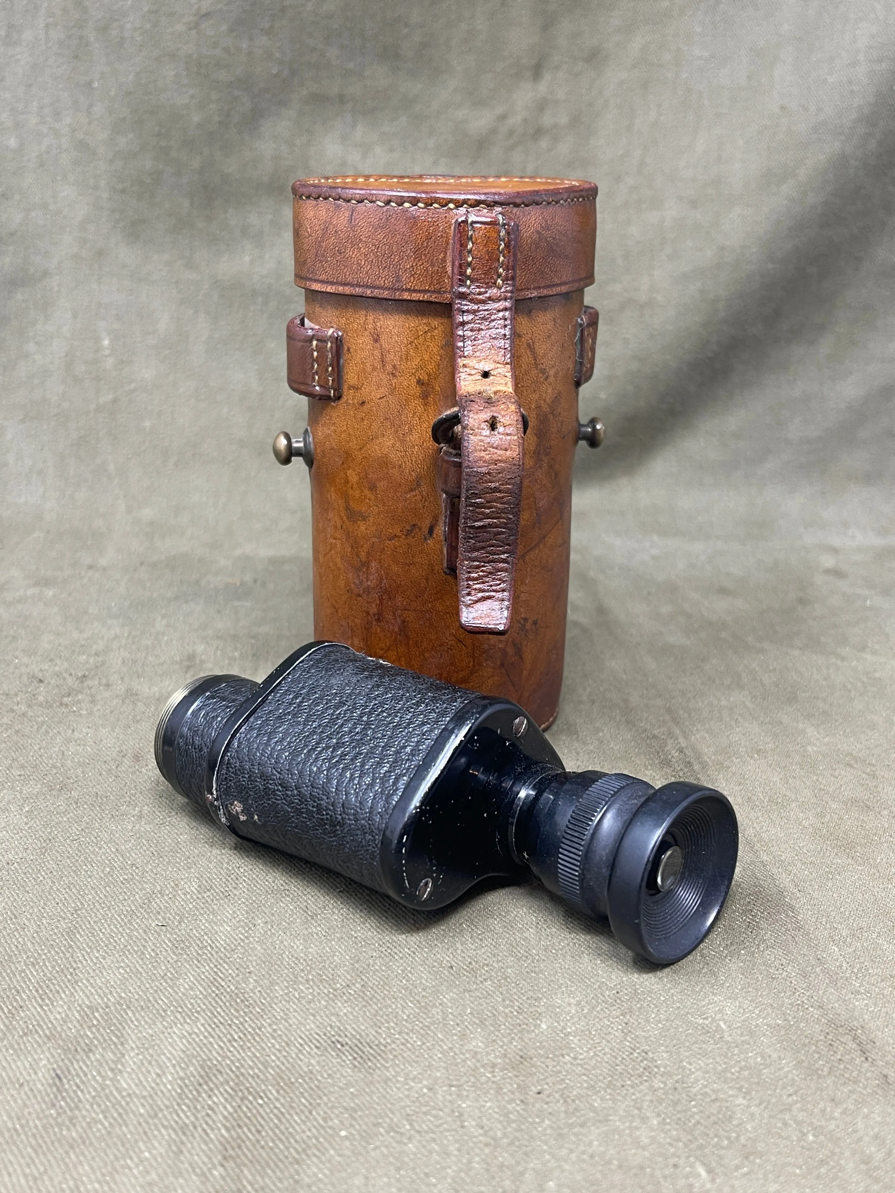 WW2 British Army  Graticued Prismatic x 6 Monocular & Leather Case